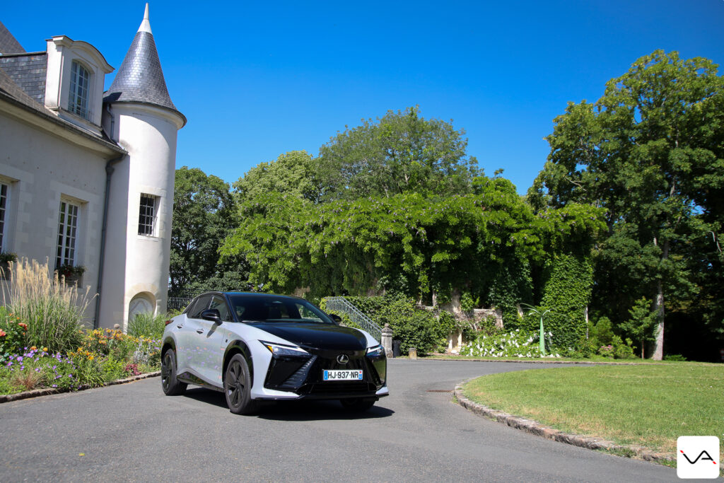 Lexus RZ 550e
