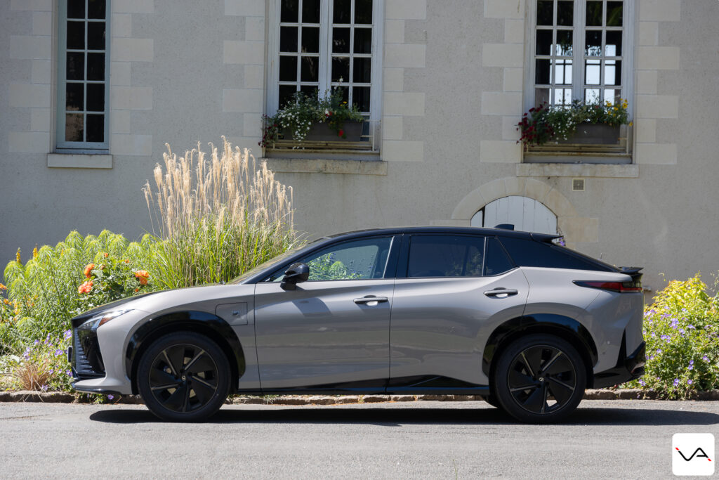 Lexus RZ 550e