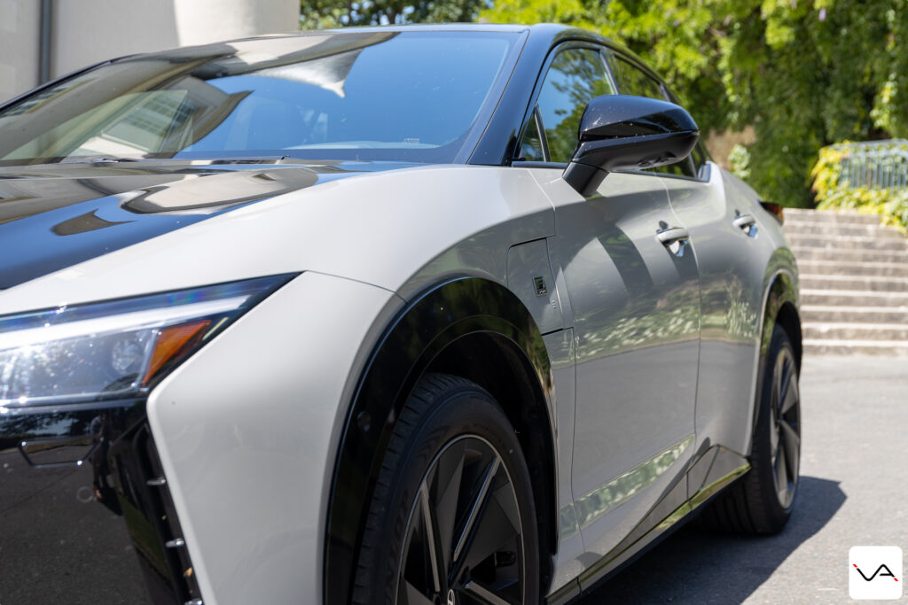 Lexus RZ 550e