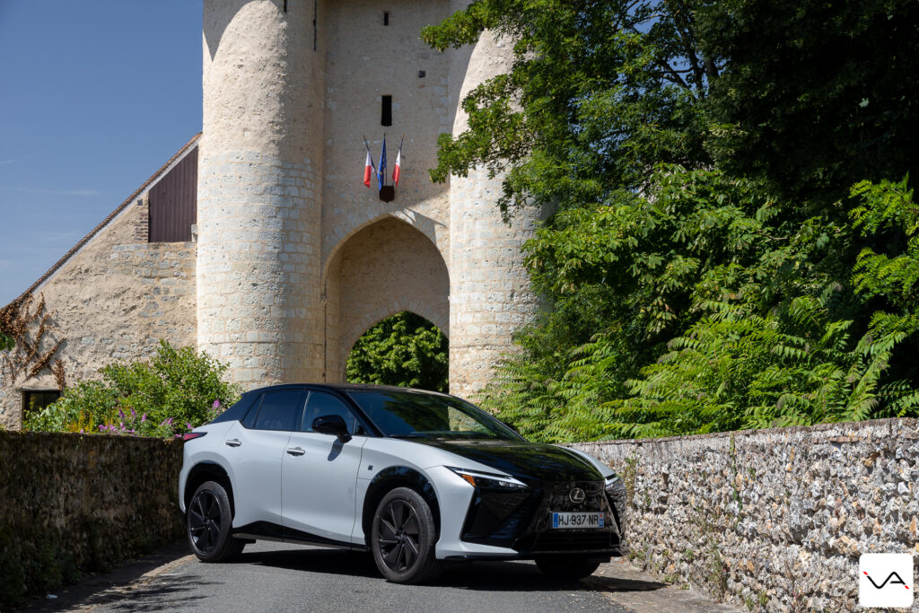 Lexus RZ 550e