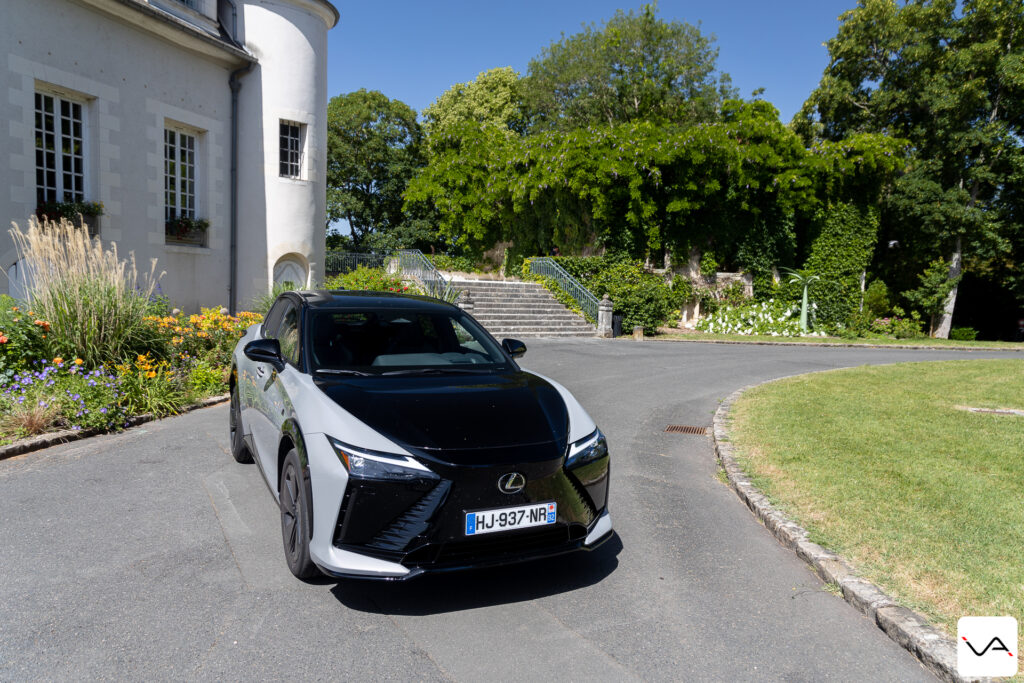 Lexus RZ 550e