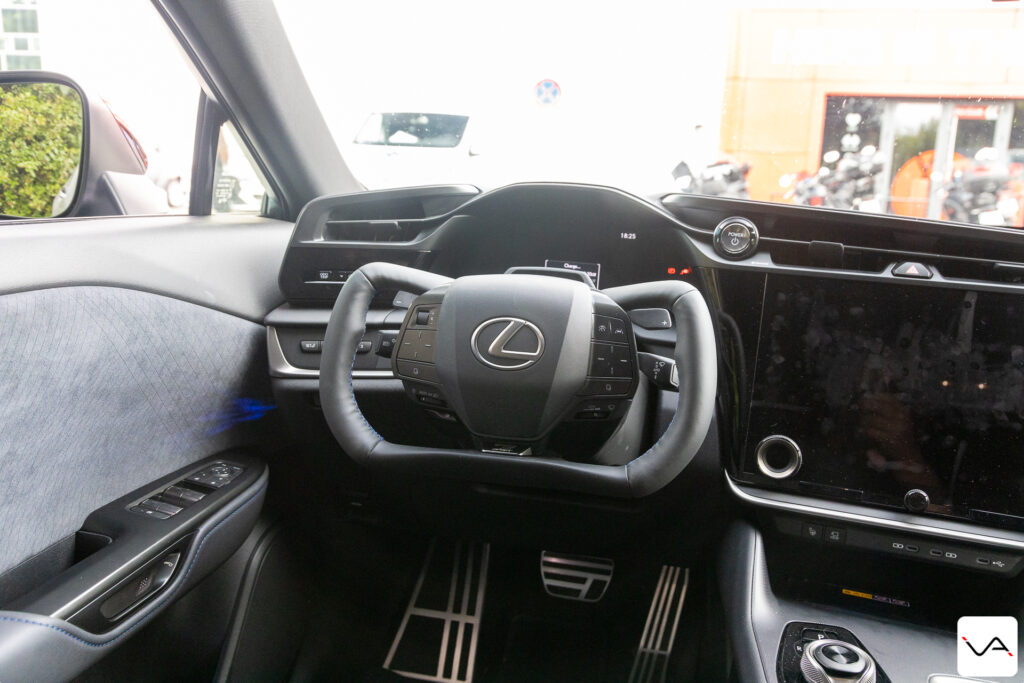 Lexus RZ 550e