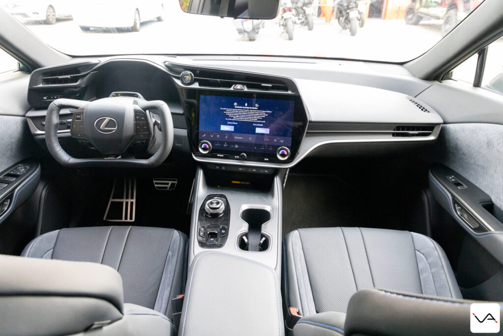 Lexus RZ 550e