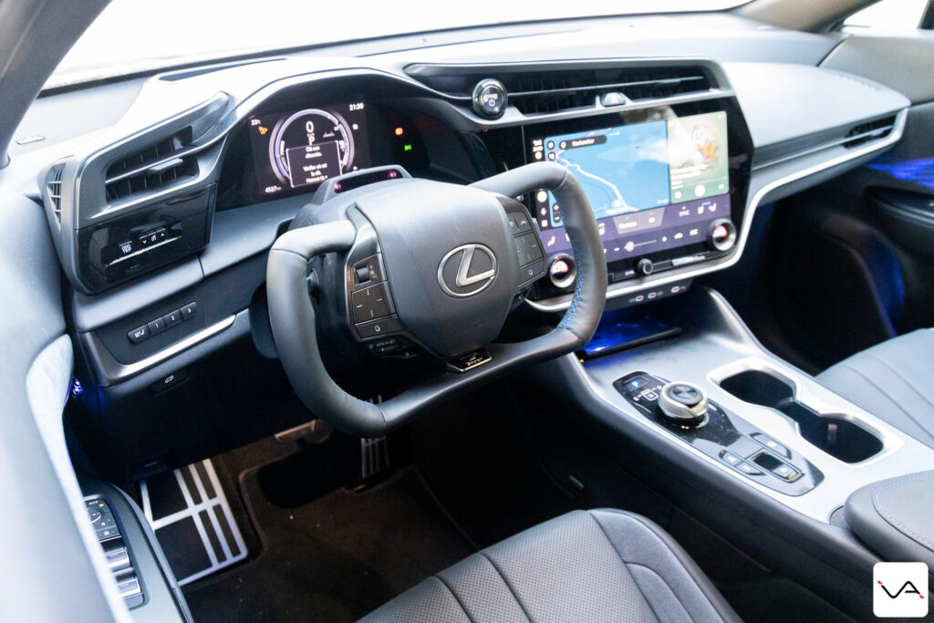 Lexus RZ 550e